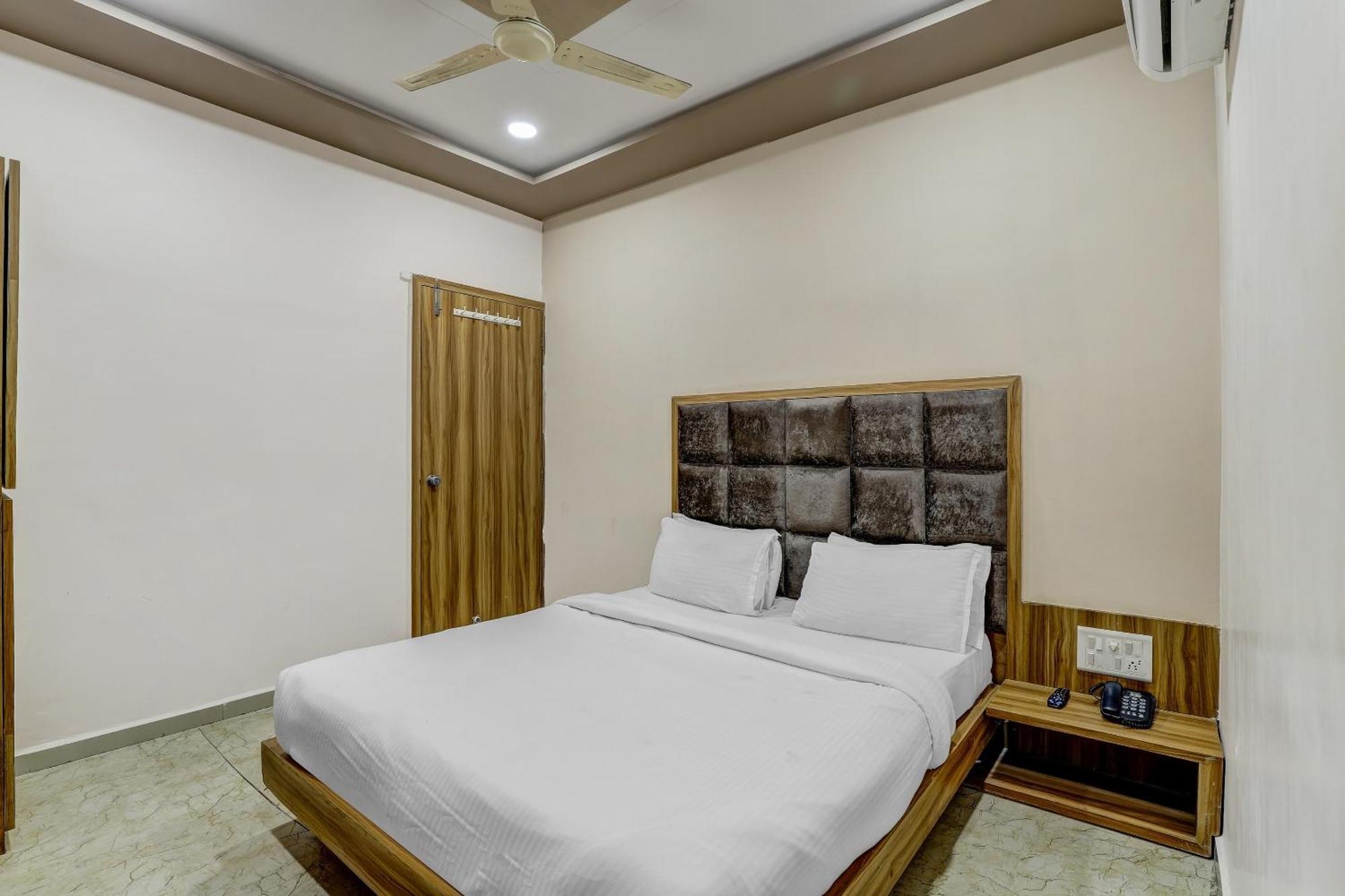 Hotel Capital O Maple View Naroda Exterior foto