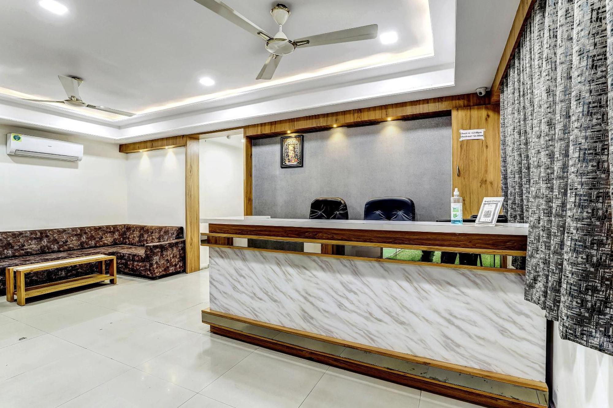 Hotel Capital O Maple View Naroda Exterior foto