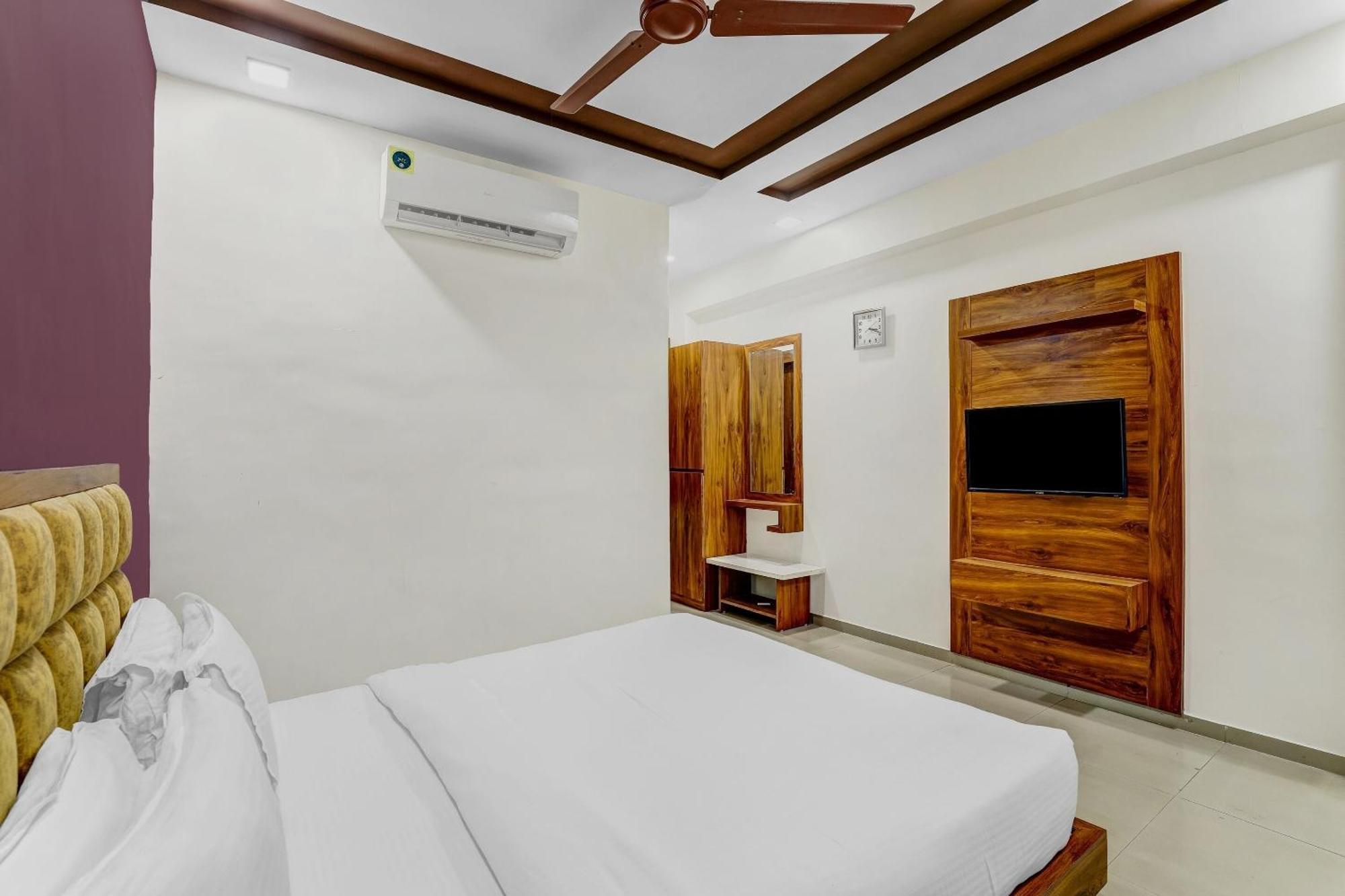 Hotel Capital O Maple View Naroda Exterior foto